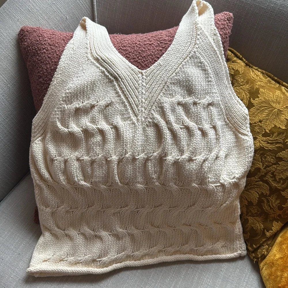 ZARA Cable Knit Vest - size medium - Picture 4 of 4